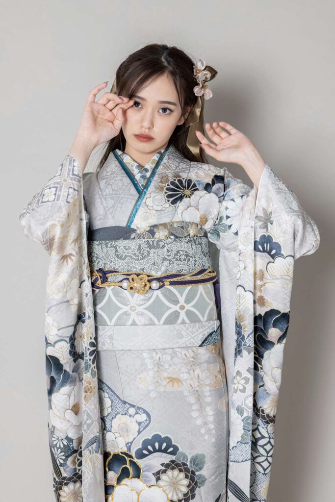 S-617C 青と紺の差し色が入ったグレー振袖